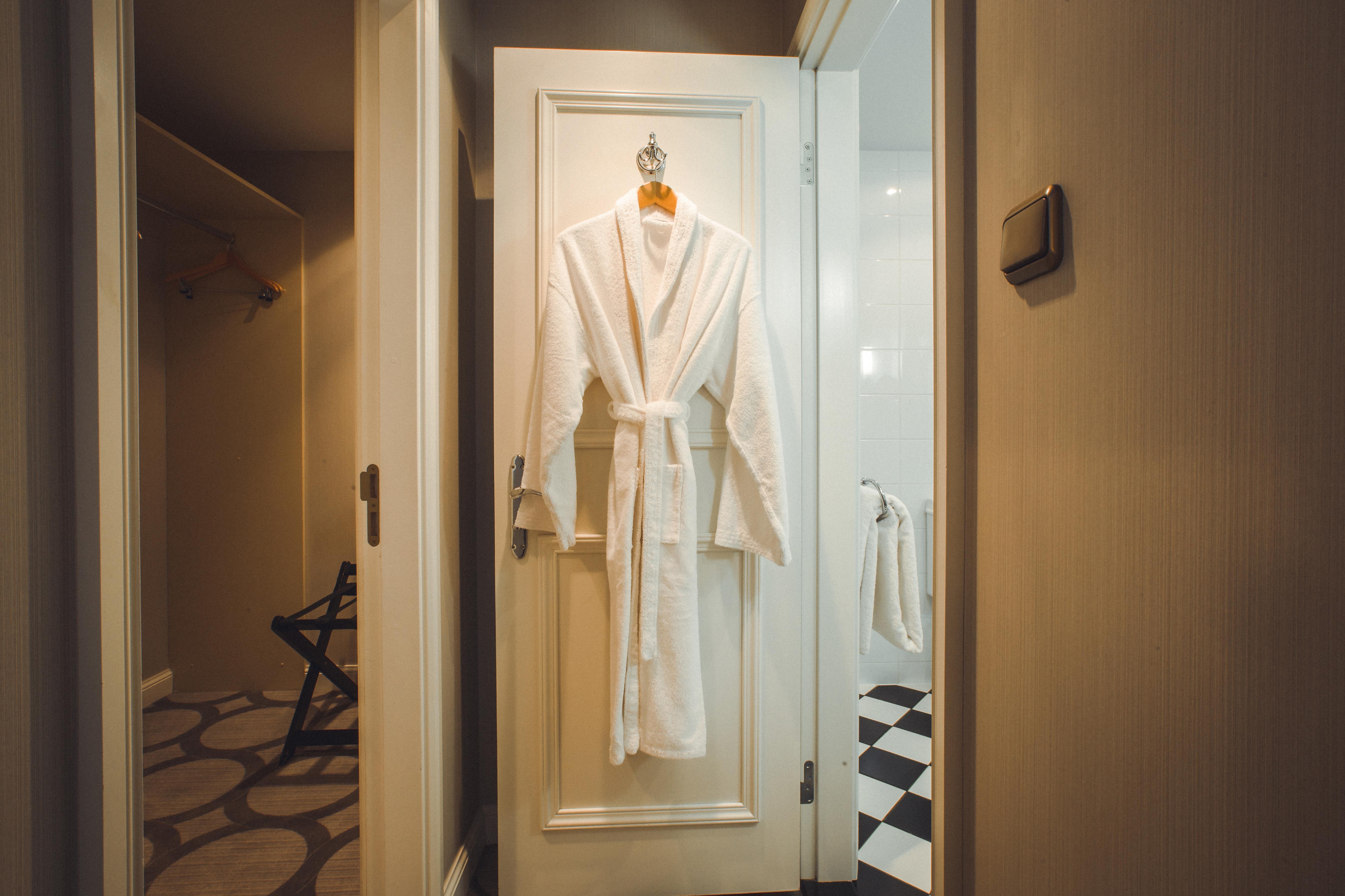 Grand Palace Hotel - Small Luxury Hotels Of The World Riga Exterior foto A bathrobe hanging on a door