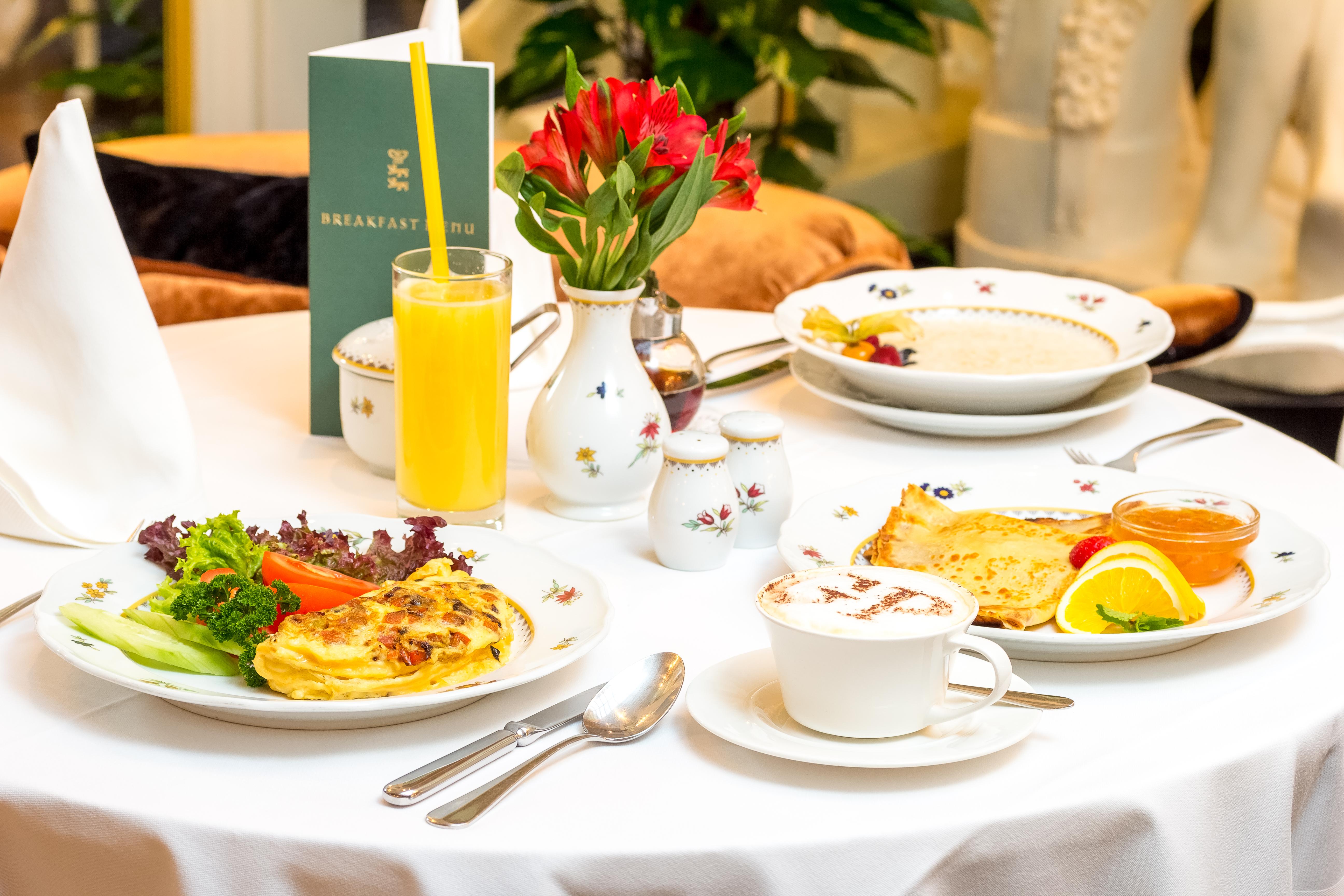 Grand Palace Hotel - Small Luxury Hotels Of The World Riga Exterior foto A breakfast table